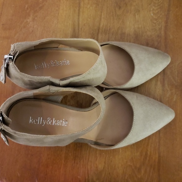 Kelly & Katie (DSW) Tan Heels - Picture 4 of 4
